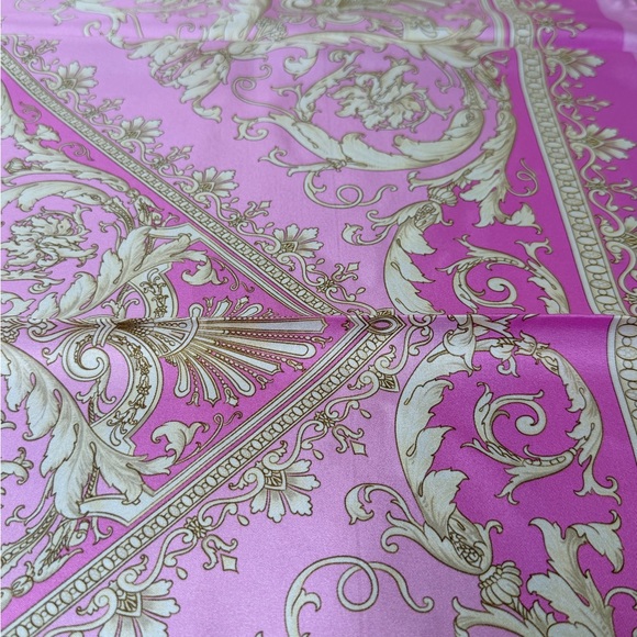 New In Box ✨ VERSACE Pink / Gold Medusa Silk Scarf Twilly - Picture 6 of 16